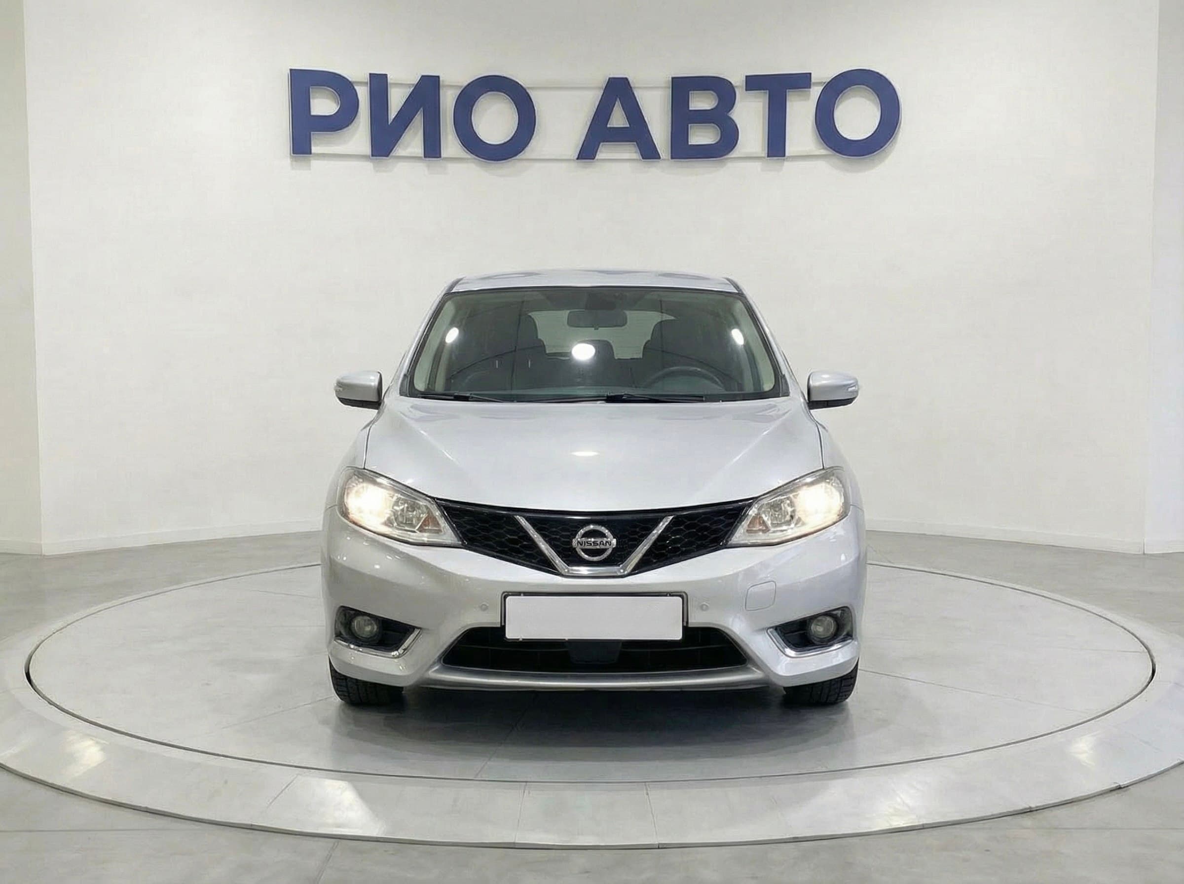 Nissan Tiida — фото 2
