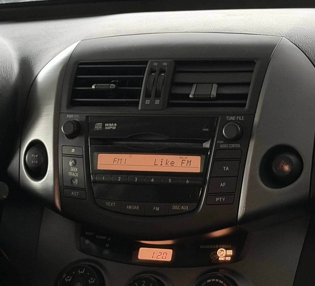 Toyota RAV4 — фото 7