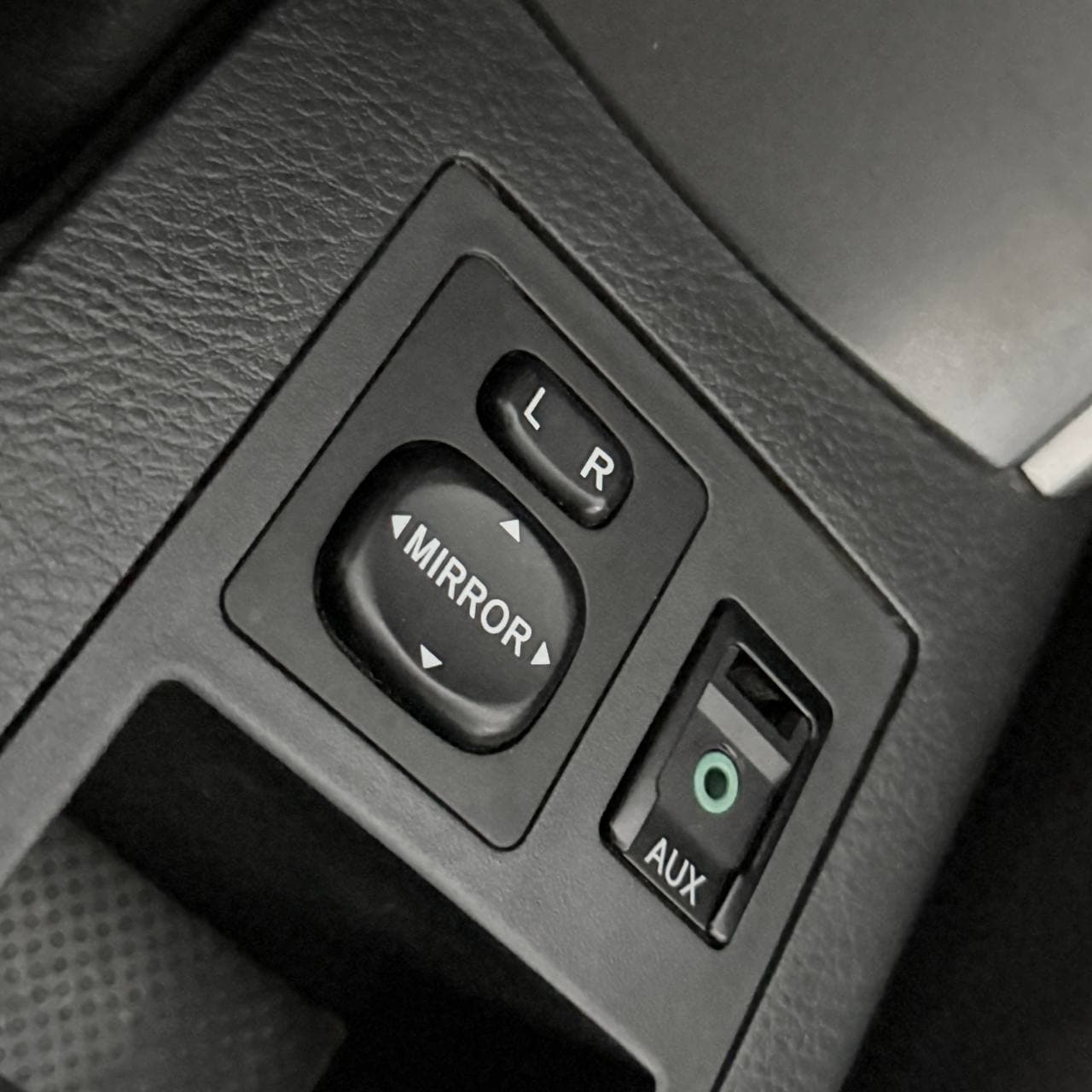 Toyota RAV4 — фото 10