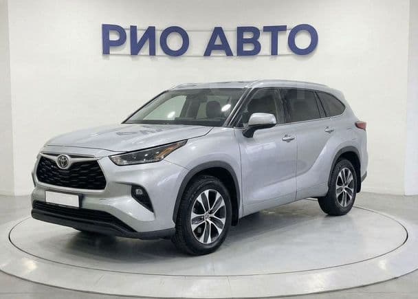 Toyota Highlander — фото 1